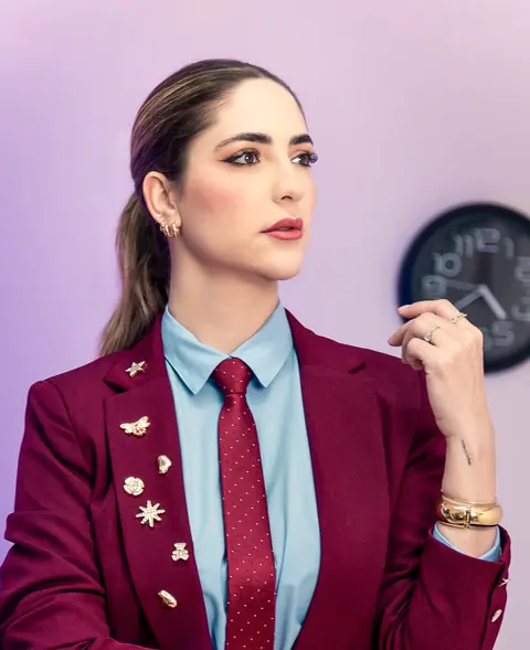 Natália de Villa, fundadora da Rinnovare, de terno bordô