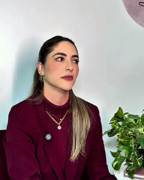Natália contando a história da Rinnovare